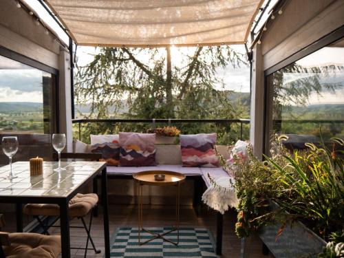 Greoux-les-Bains Apartment | Appartement sur les toits, très jolie vue Provence