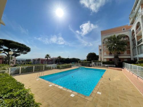 Sete Apartment | Appartement T2 cabine avec terrasse et parking sécurisé à Sète - FR-1-338-402