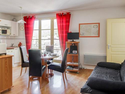 Cauterets Apartment | Appartement T2 cabine pour 6 pers, parking inclus, face aux télécabines - FR-1-401-19