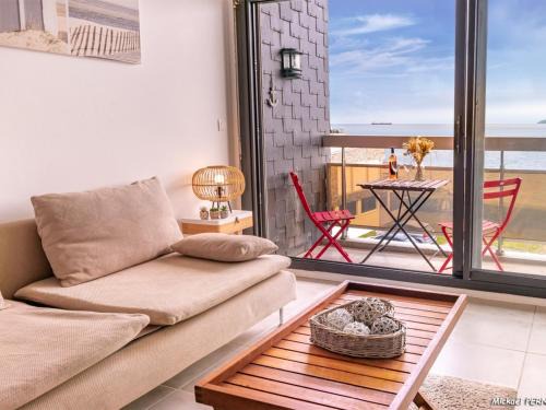 Kerroch Apartment | Appartement T3 avec Terrasse à 30m des Commerces et Plage à Ploemeur - FR-1-349-72