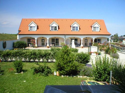 Morbisch am See House | Appartementhaus Martina