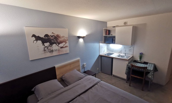Gambetta Apartment | Apparthotel La Defense, Paris, France