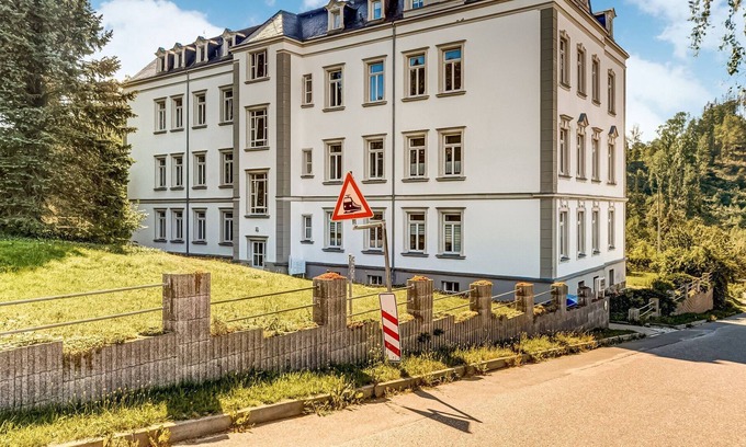 Grunhainichen Villa | Appealing Villa with Garden in Borstendorf Germany