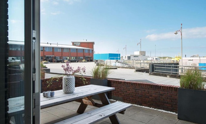 Vissershaven Apartment | Appealing Apartment in Den Haag with Balcony Terrace