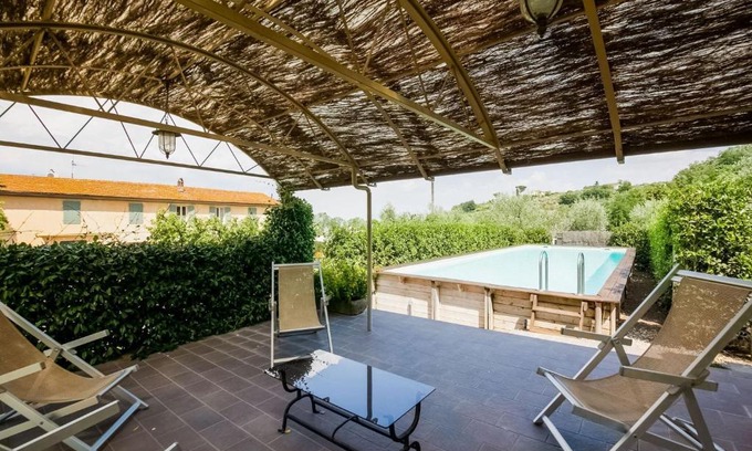 Cantagrillo House | Appealing apartments in Cantagrillo with shared pool
