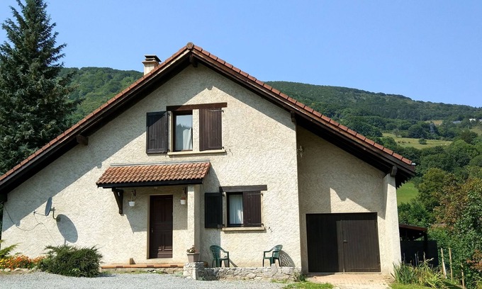 Saint-Jean-de-Vaulx Ski Chalet | Appealing Chalet in St Jean de Vaux with Roofed Terrace