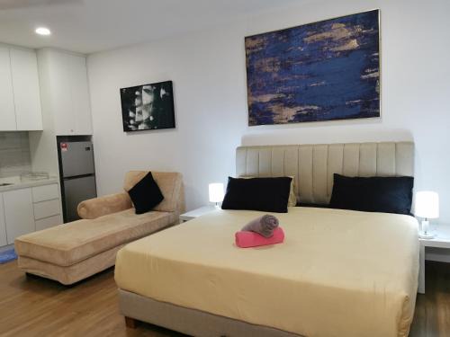 Seri Kembangan Apartment | Apple Home 2 at Menara Simfoni, King Size Bed, Cheras, Nexflix, Wifi, Parking