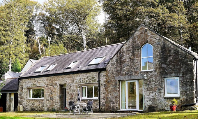 Palnackie Cottage | Appletree Cottage - a cottage that sleeps 6 guests in 2 bedrooms
