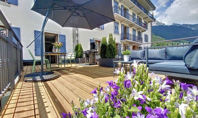 Chamonix City Centre Apartment | Appt 4 pers - Chamonix hearth with terrace & Mont Blanc view
