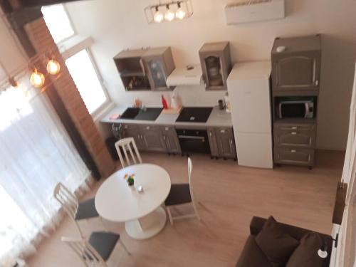 Graulhet Apartment | Appt climatisé, 4 à 6 couchages Tarn, Albi, Gaillac, Cordes, Wifi gratuit, boîte à clés, proche commodités et gare routière