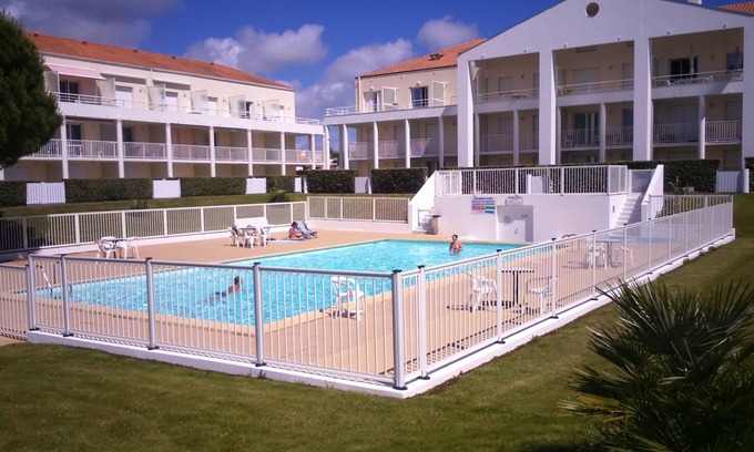 Chateau-d'Olonne Apartment | Appt in rez of garden with swimming pool, close beach
