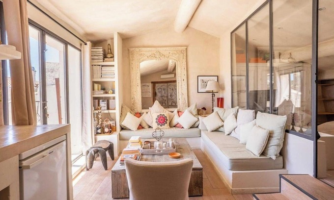Saint-Tropez City Centre Apartment | Appt moderne- AC-2BR-3P - Beach 5min-St-Tropez