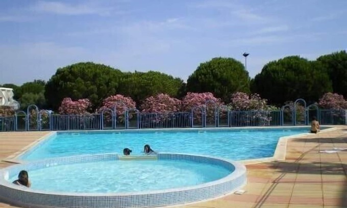 Le Couchant Apartment | APPT of secondary residence with swimming pool close beach and trade.