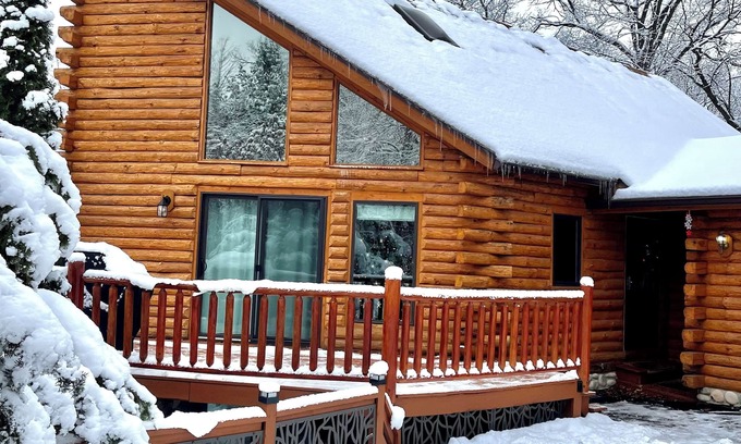 Wisconsin Dells House | April’s Christmas house 4br, 3ba with patio, pool table, poker table