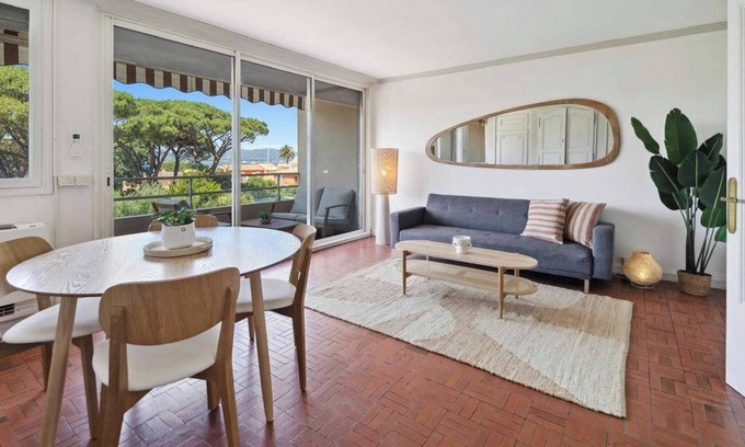 Saint-Tropez Apartment | Apt 2BR/4P-Balcony Saint-Tropez