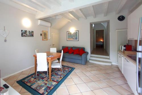 Lonato del Garda Apartment | Apt 5 Borgo Lago di Garda