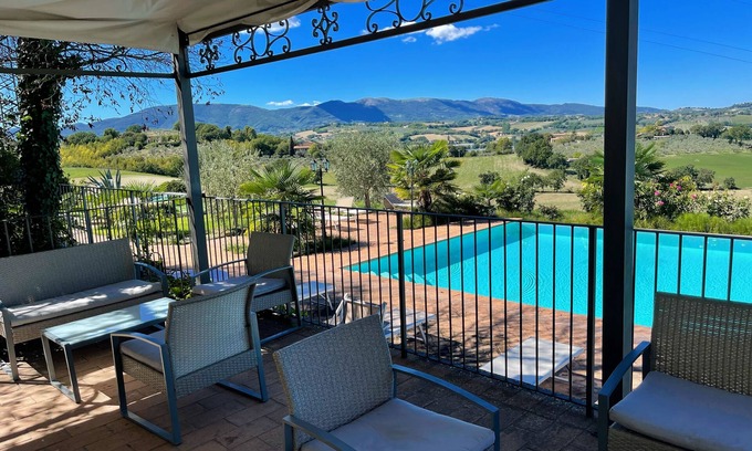 Spoleto Apartment | Apt 6 - Magical Grounds With Pool Jacuzzi Sleeps 4