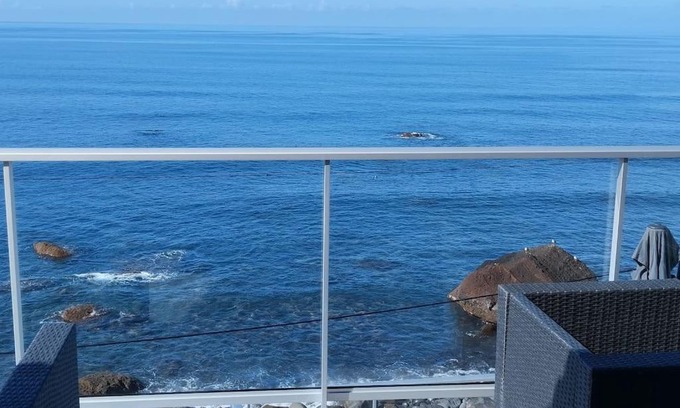 Prazeres Apartment | Apt 'A Gaioa' in 'The Cliff Coast Accomodation'