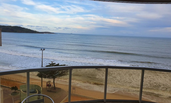 Praia do Morro Apartment | Apt Beira Mar. Luxury, C / 3 qtos C / 1suites, C / 2gar. Full view