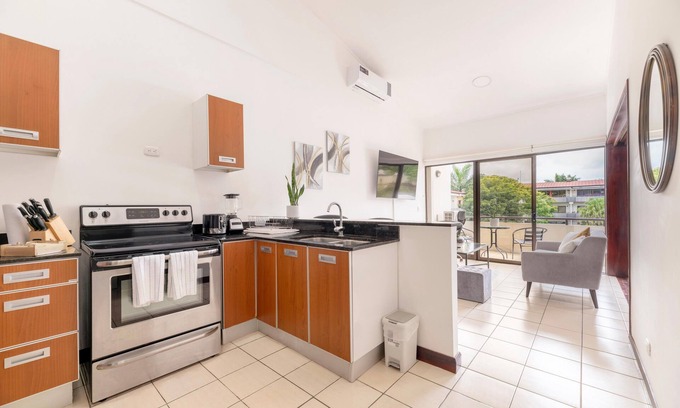 Santa Ana Apartment | Apt Orquidea in Santa Ana! AC, Wifi, Pool and Gym