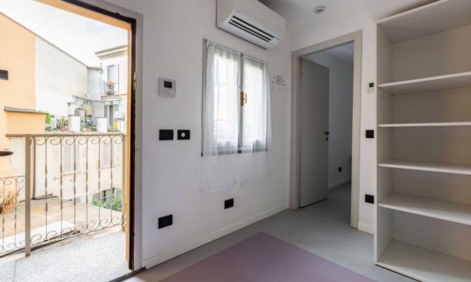 Magenta Apartment | APT overlooking quiet inner courtyard!
