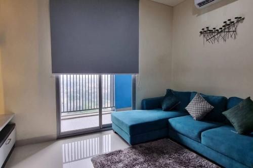 Ragunan Apartment | Apt Pejaten Park Residence 2 BR Grey dgn Netflix, Bathub, Pool