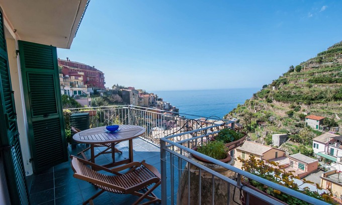 Manarola Apartment | Apt. Terrazza Sofia by Arbaspàa, with sea view terrace