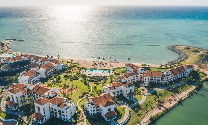 Cap Cana Marina Apartment | Apt with 2BR and beach access in Punta Palmera