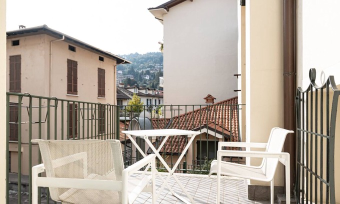 Stresa Apartment | Apt with terrace, balcony ,WiFi, A/C, in historic center of Stresa, just by lake