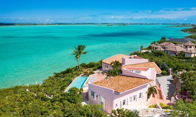 Ocean Point Villa | Aqua Pulchra Summary:
