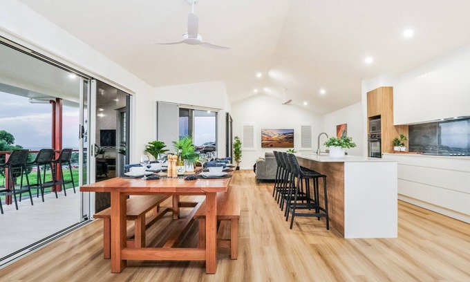 Agnes Water House | Aquatic Abode - stunning new 4 bedroom with air con & pool.