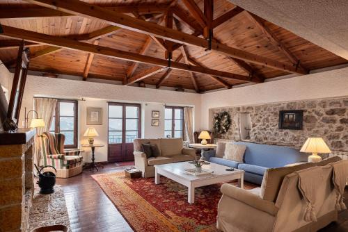 Arachova Ski Chalet | Arachova Wooden Chalet