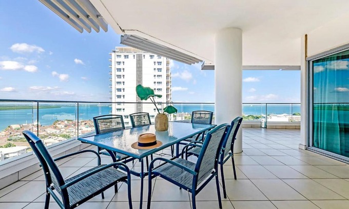 Darwin City Centre Apartment | Arafura Edge - Resort Living and Breathtaking Views