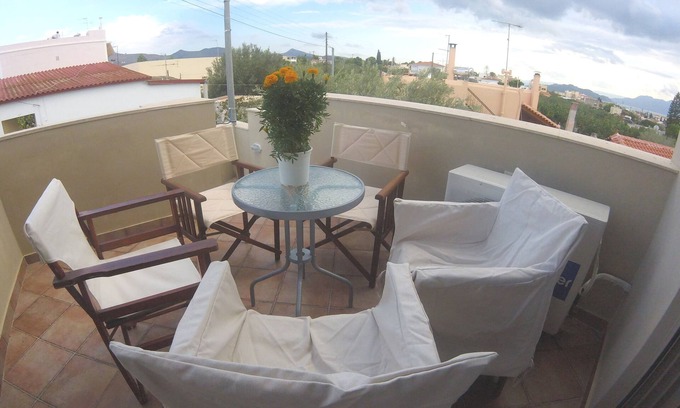 Aegina Apartment | Arapakis apartment with sea view inside Aegina town