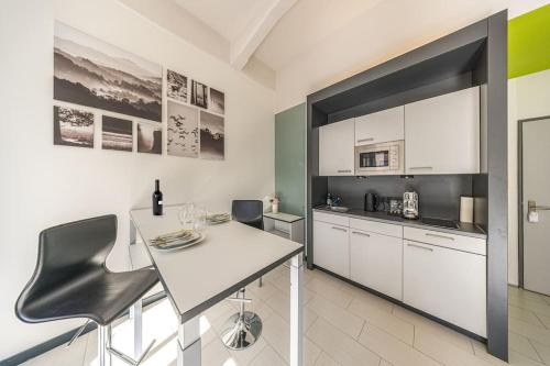 Zentrum-Suedost Apartment | Arbeitsplatz - Küche - Fitness