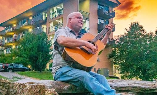 Pigeon Forge Hotel | Arbors at Island Landing Hotel & Suites