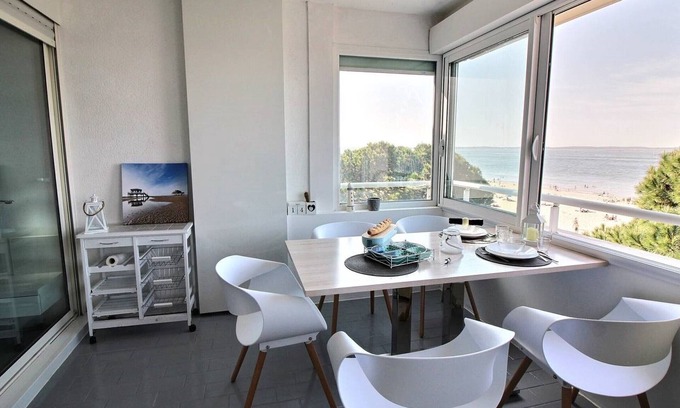 Arcachon Apartment | Arcachon center, renovated T3 with secure parking, direct beach access