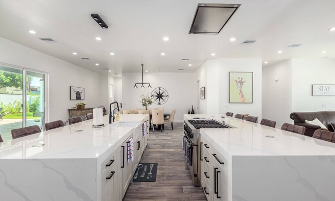 Arcadia Lite House | ARCADIA 2022 NEW BUILD - 5 bed/4.5bath - Heated Pool - PRIME LOCATION