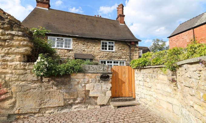 Lincoln Cottage | ARCH COTTAGE, family friendly, character holiday cottage in Lincoln