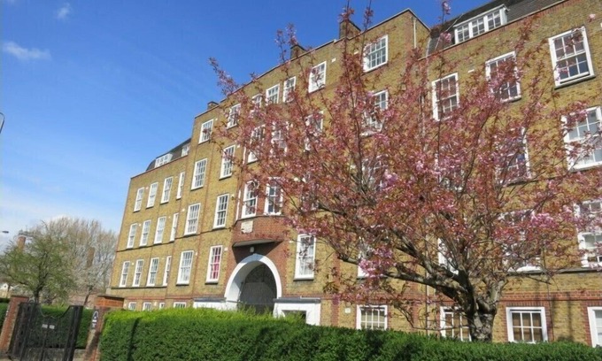 St. Mary's Park Apartment | Archer on Thames Battersea holiday apartment with internet access, TV and DVD