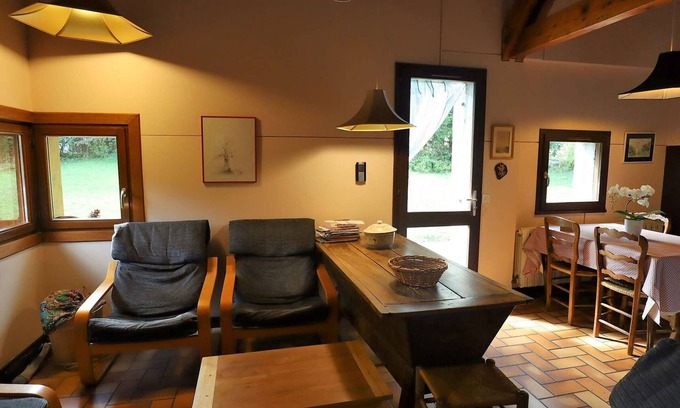 Beaufort Ski Chalet | Architect-Designed Chalet. Spacious 2BR. Sleeps 6. Peaceful with Garden and River. Proximity to Ski Bus