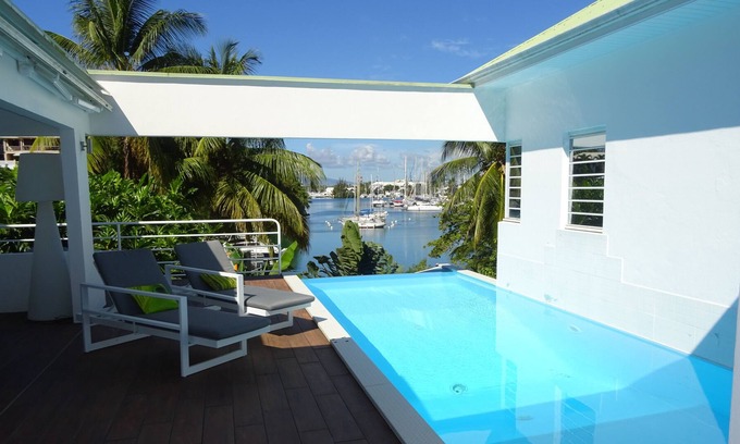 Bas du Fort Villa | Architect villa with swimming pool facing the lagoon