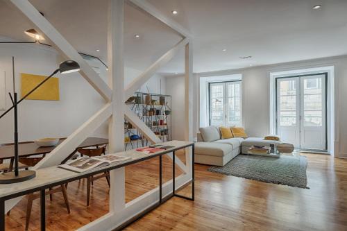 Misericordia Apartment | Architectural Gem in Bica