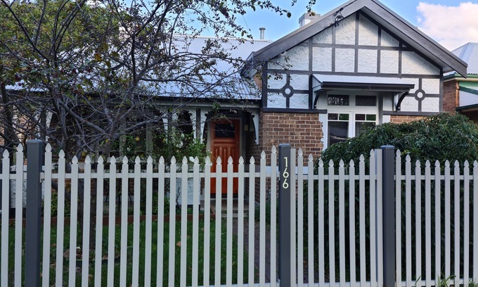 Orange House | Arden on McLachlan Street
