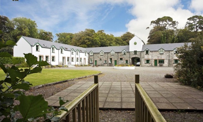Ballylickey Cottage | Ardnagashel Est No 2 - a two story that sleeps 4 guests in 2 bedrooms