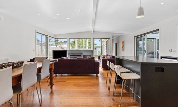 Tootgarook House | Are you craving some family time by the beach, this gem is it! (sleeps 10)