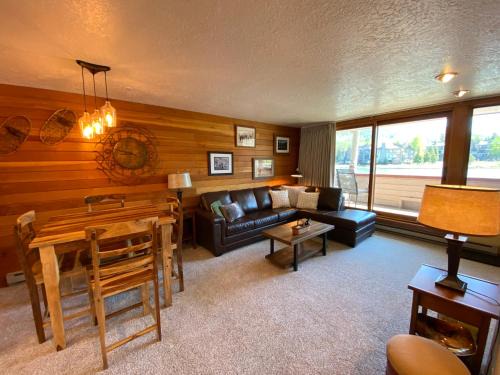 Lakeside Village Apartment | Argentine 1507 by SummitCove Lodging