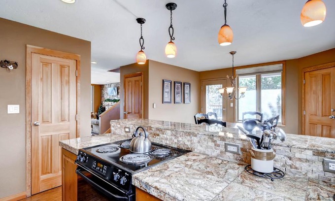 Lakeside Village Apartment | Argentine 1525