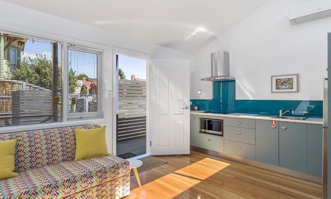 North Hobart Apartment | Argyle Embrace - Perfect Location to Explore Town