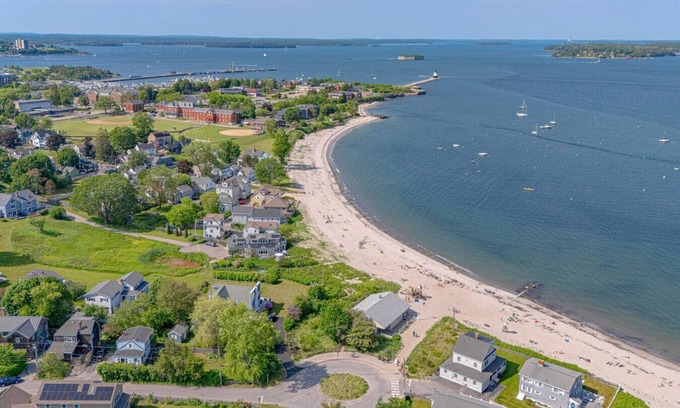 Willard Condo | Arlie's Digs! - One Block To Willard Beach!